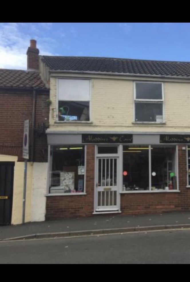 Shop to rent close to city centre **including utilities** Hall Road