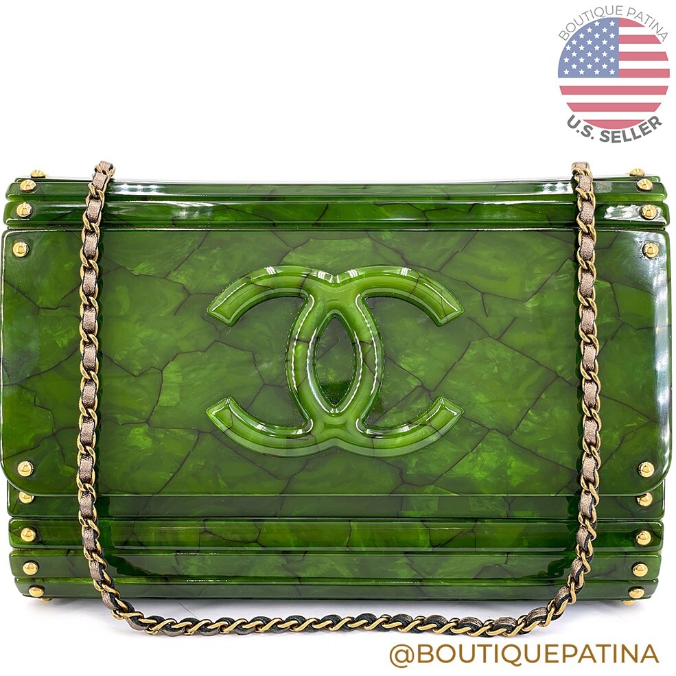 【素敵なアクセントに★】CHANEL ベルト Chanel 2010 Paris-Shanghai Jade Green Plexiglass Clutch on