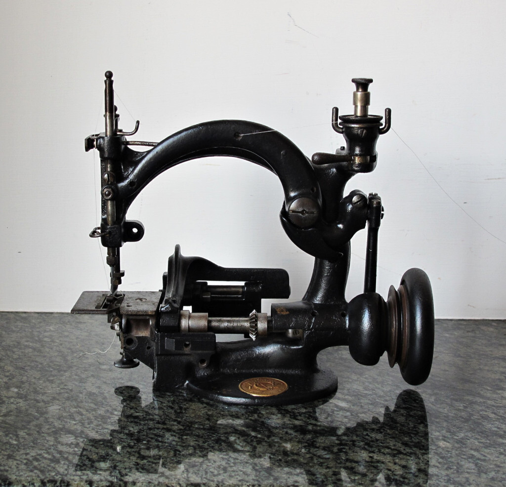 Willcox & Gibbs industrial sewing machine for hat, bag, clothes and