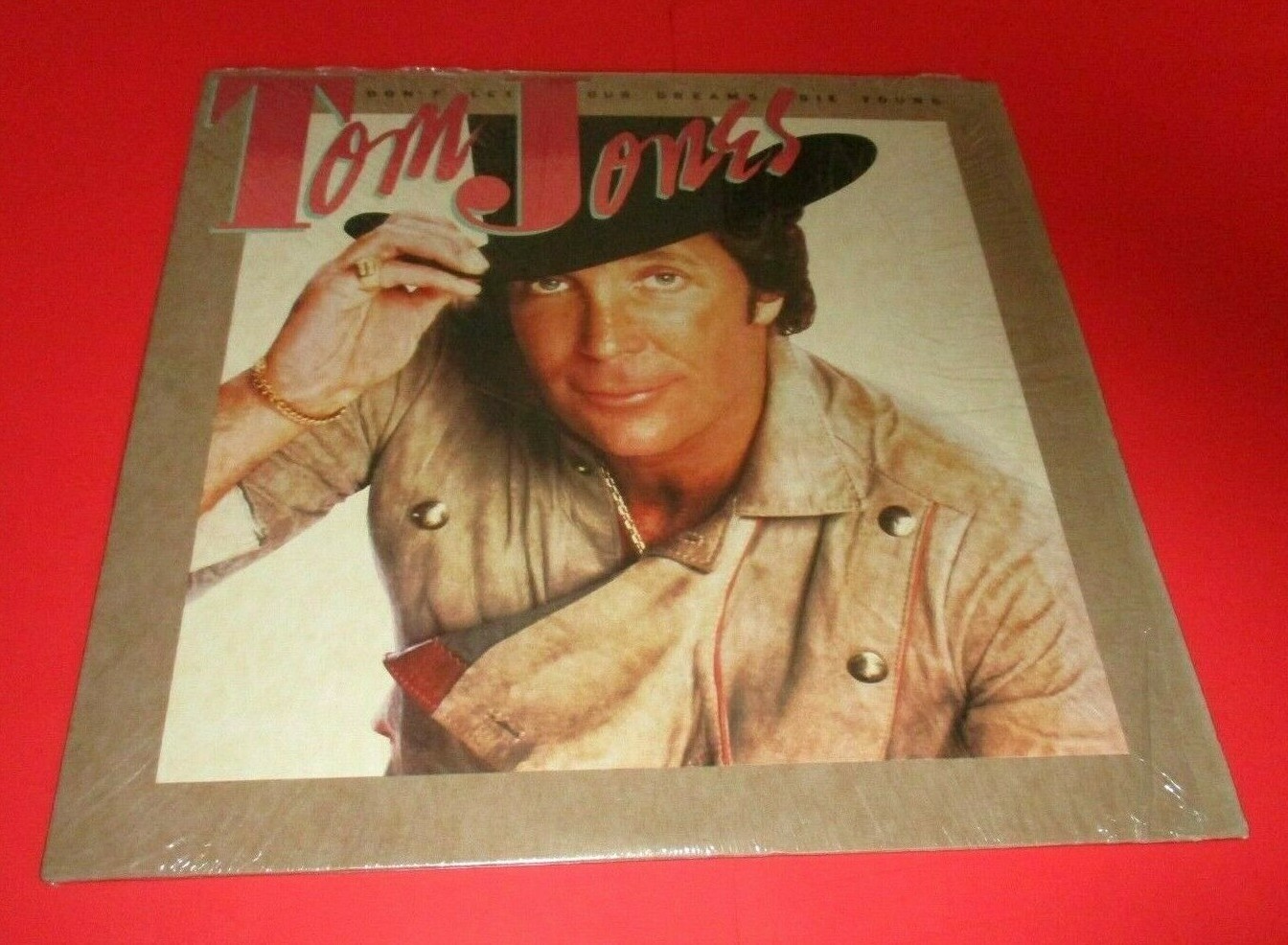 【中古】 Don’t Let Our Dreams Die Young トム・ジョーンズ TOM JONES DON'T LET OUR DREAMS DIE YOUNG LP 