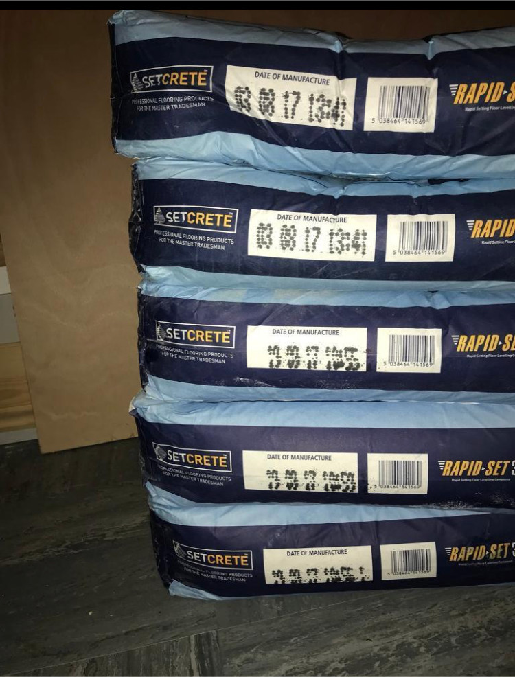 Self levelling compound / Latex for sale (quick drying) in Costessey