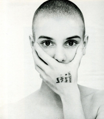Beautiful SINAED O'CONNOR 8x10 Photo