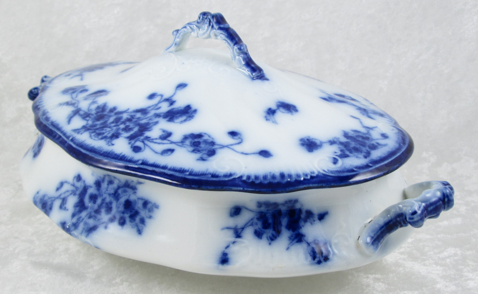 William Grindley Le Pavot Oval Flow Blue Covered Vegetable Dish Embossed 11.5inW