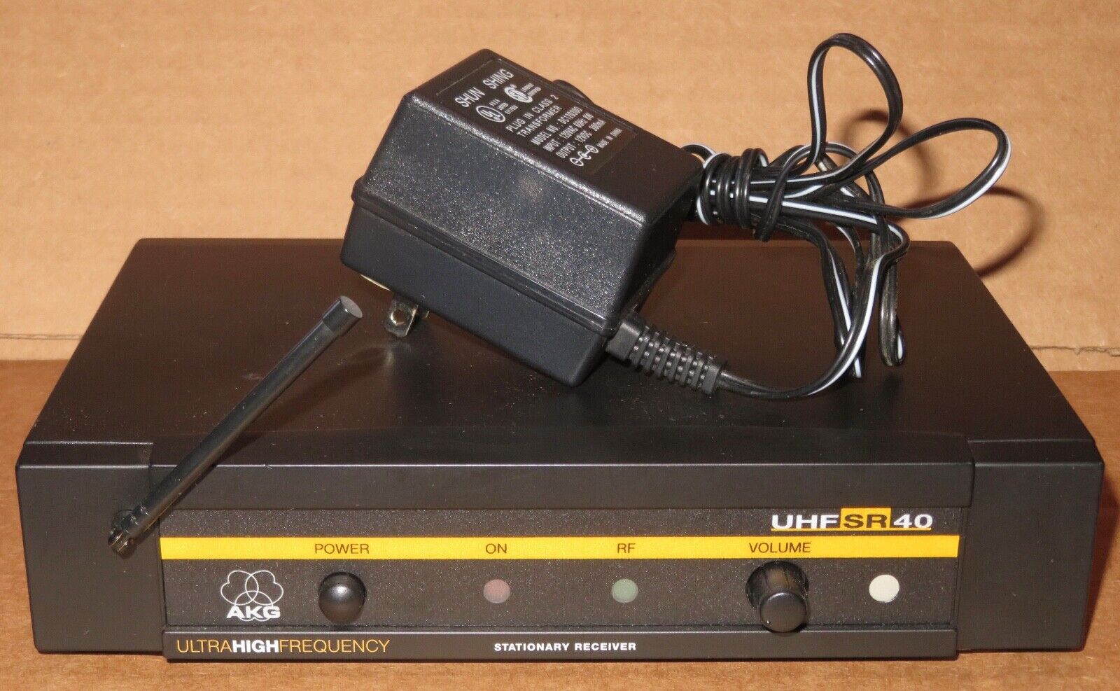 AKG UHF SR40 Ultra High Frequency Wireless Stationary AKG UHF SR40 Ultra High Frequency Wireless Stationary