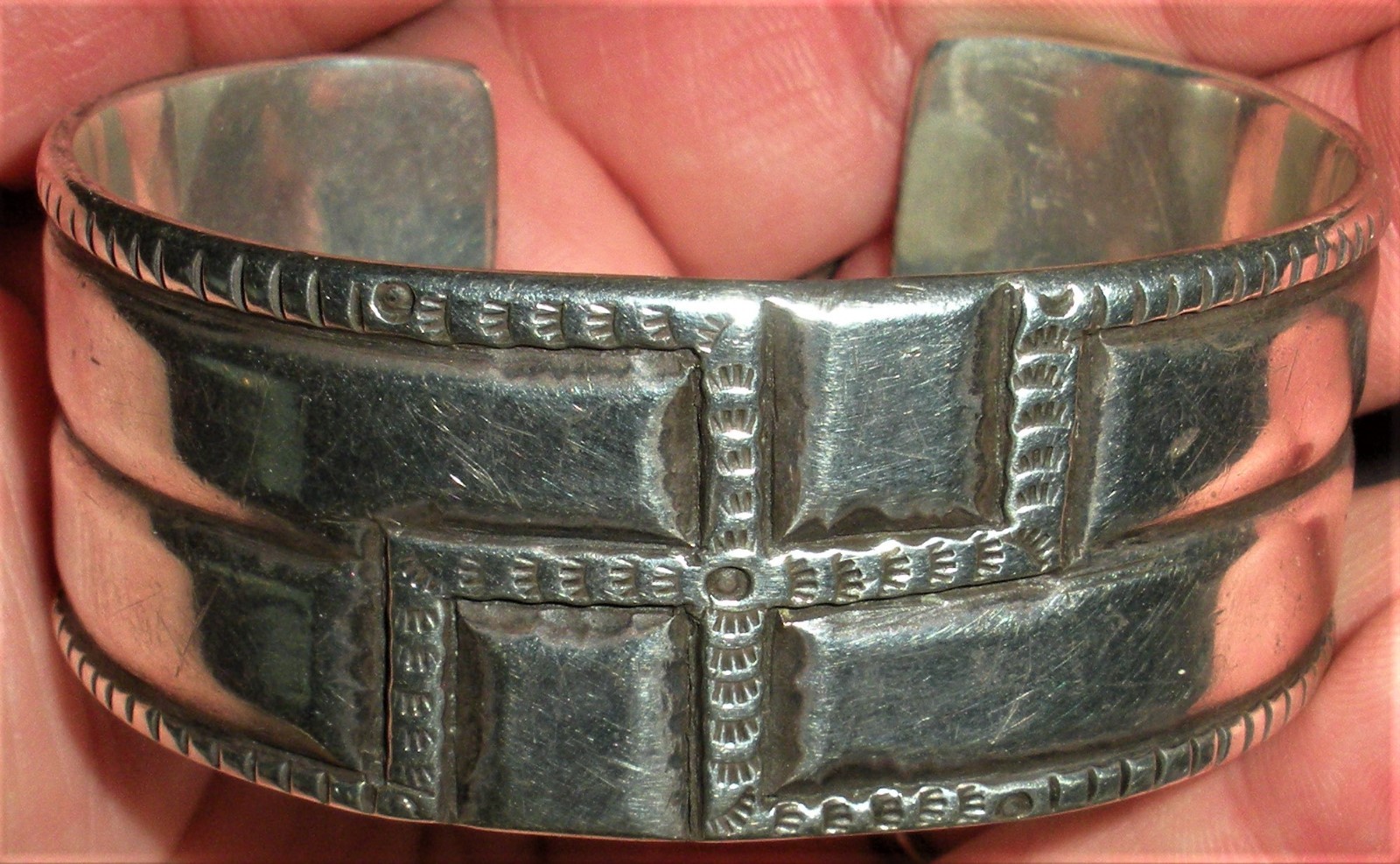 BEST 1910-20 NAVAJO INGOT COIN SILVER WHIRLING LOG FILED & CHISLED BRACELET vafo