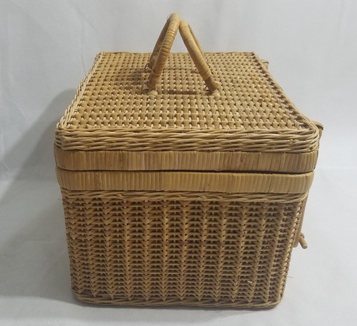 Wicker picnic basket