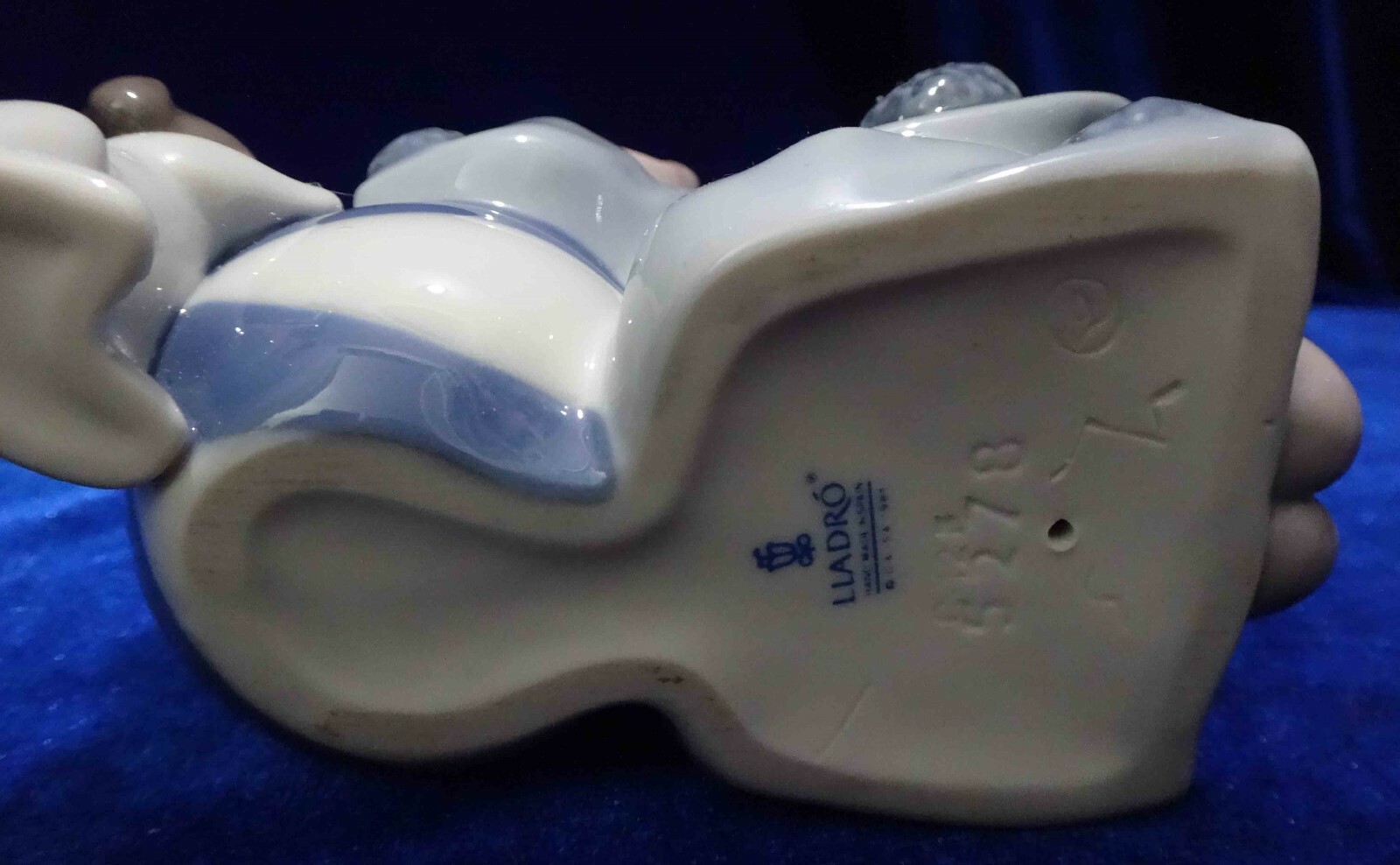 Lladro 5278 Pierrot w/Puppy and Ball - glazed - Retired