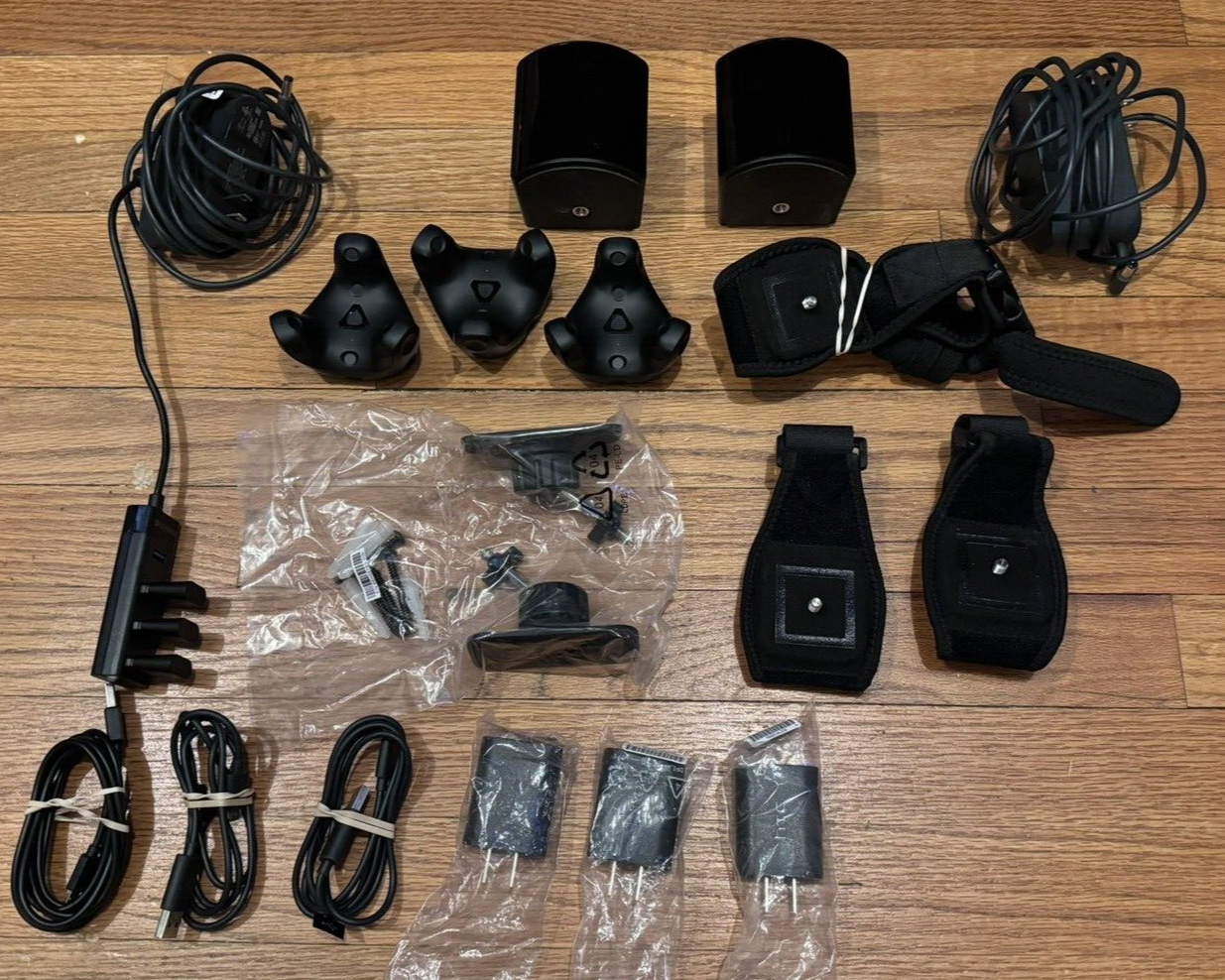 🔥3 Htc Vive Tracker 3.0 +straps+2 2.0 base stations Vrchat 🔥3 Htc Vive Tracker 3.0 +straps+2 2.0 base stations Vrchat