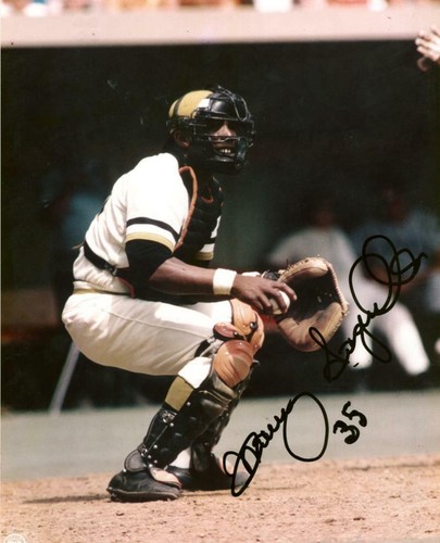 MLB  マニーサンギーエン　直筆サイン入りフォト　ピッツバーグパイレーツ MANNY SANGUILLEN CATCHING PITTSBURGH PIRATES SIGNED 8X10