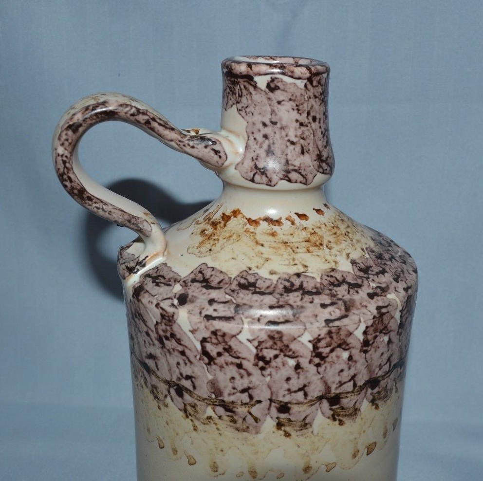 VINTAGE BEAUTIFUL POTTERY JUG WITH HANDLE -  COLORS OF BEIGE & BROWNS 7 1/2 TALL