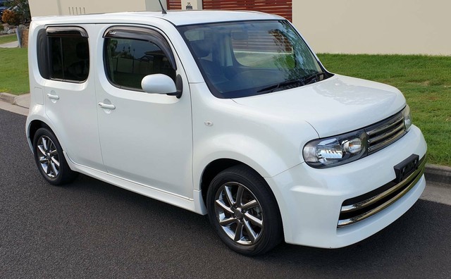 Nissan cube rider