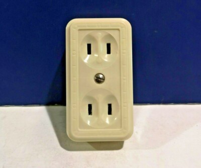 VINTAGE IVORY Bakelite DOUBLE TABLE TAP Outlet Surface Receptacle NEW 81I