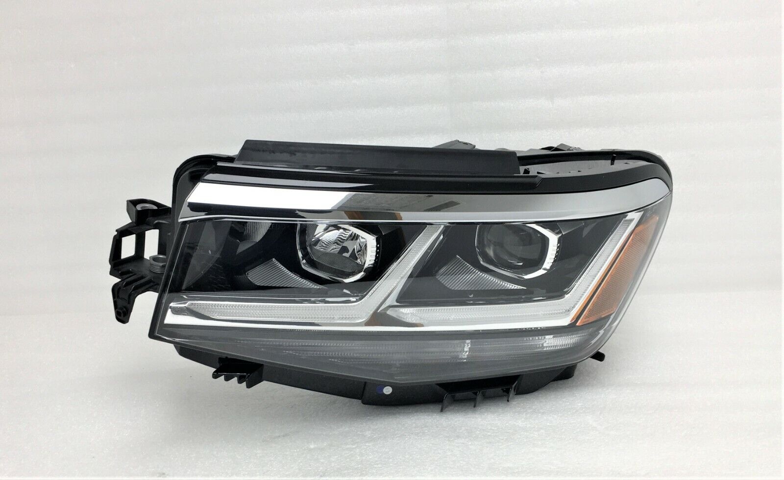 2020 2021 Volkswagen Atlas Cross Sport Headlight Left Full 2020 2021 Volkswagen Atlas Cross Sport Headlight Left Full