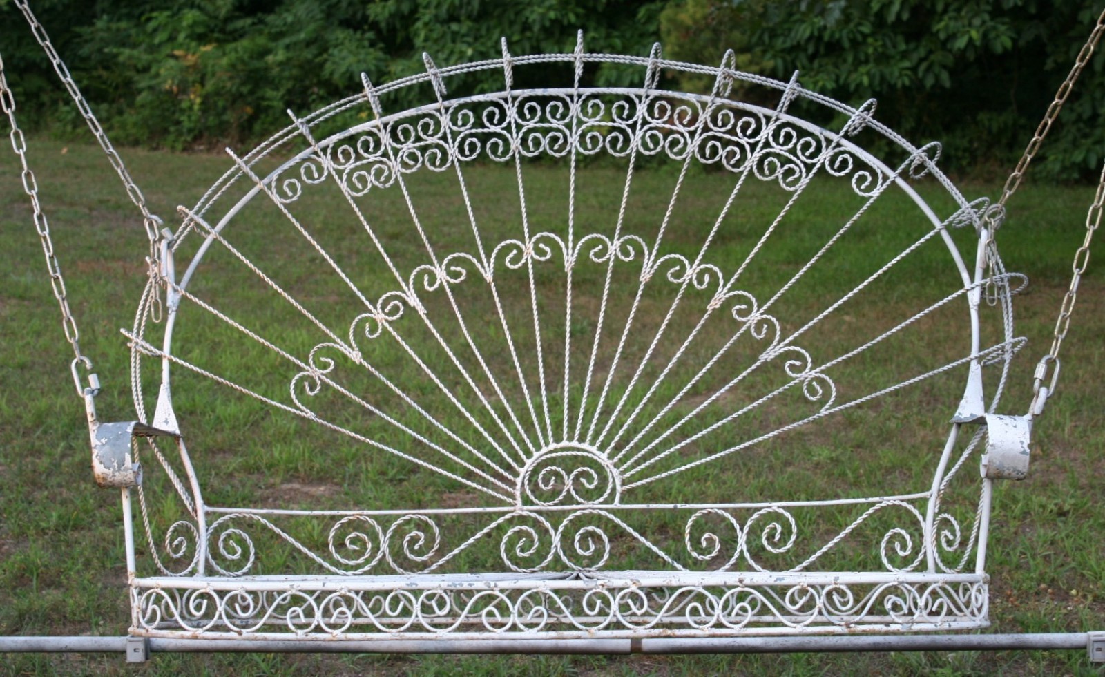 VINTAGE WHITE WROUGHT IRON HANGING SWING PEACOCK PORCH GARDEN LOVE SEAT RARE