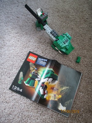 Lego Studios 1354 Dino Head Attack w/ mini dino baby T-rex