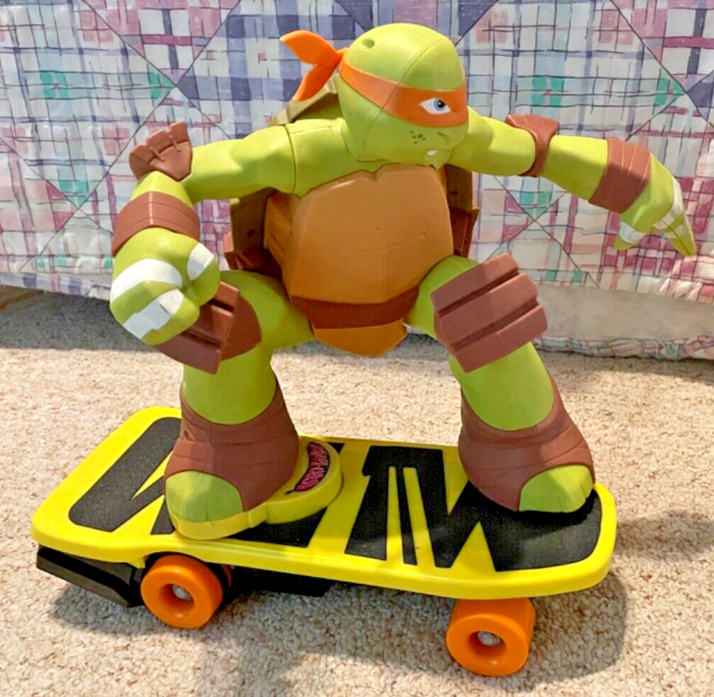 Teenage Mutant Ninja Turtle Michael riding On Skateboard
