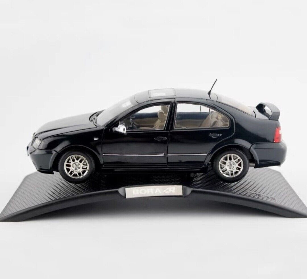 1/18 Volkswagen Bora R Line / Jetta 2001 China VW Dealer