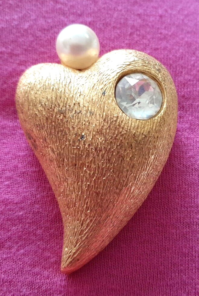 VTG 1970's Textured Gold Tone Rhinestone Simulated Pearl