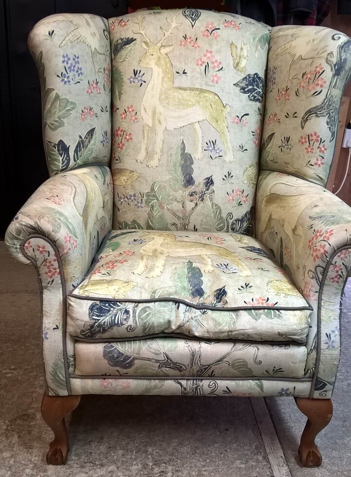 Single Upholstered Chair with Deer & Wildlife Pattern Superb Quality