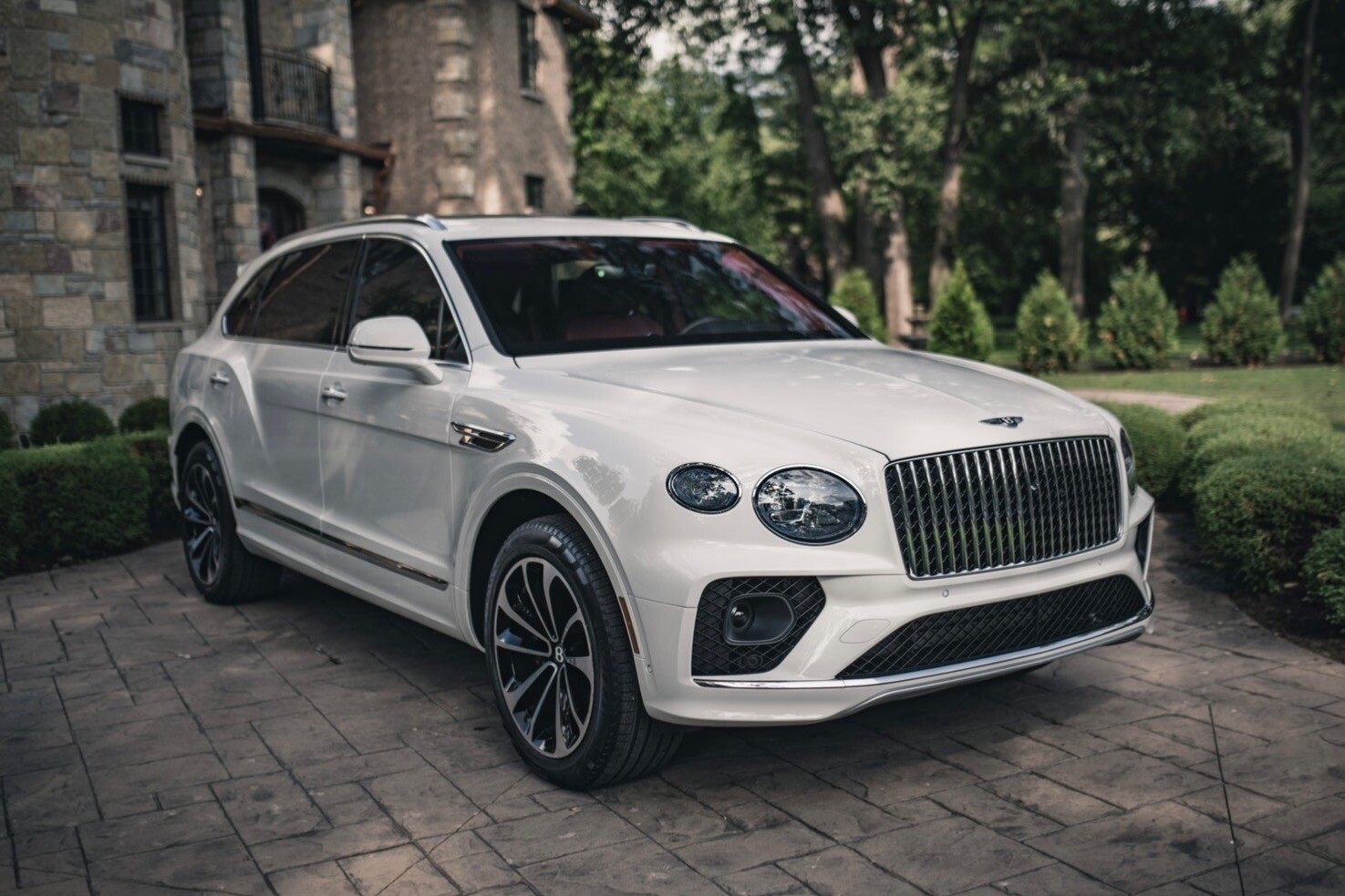 2023 Bentley Bentayga EWB V8