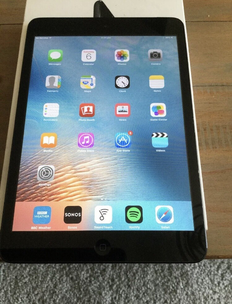 iPad mini 1 cellular unlocked Excellent condition boxed in Luton