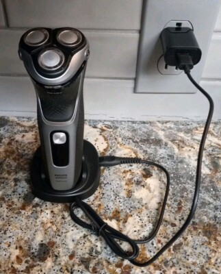 Philips Norelco Shaver 3000, Rechargeable Wet & Dry Electric Shaver NO BOX WORKS