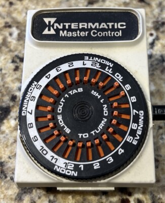 INTERMATIC D-811 MASTER CONTROL OUTLET AUTOMATIC TIMER ON AND OFF