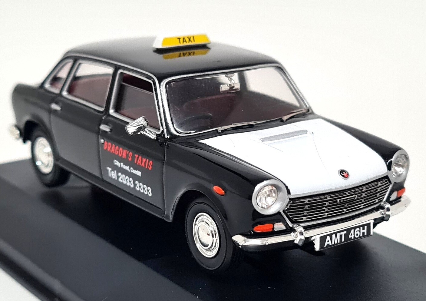 Vanguards 1/43 Austin 1800 Dragon's Taxi VA08908 Diecast