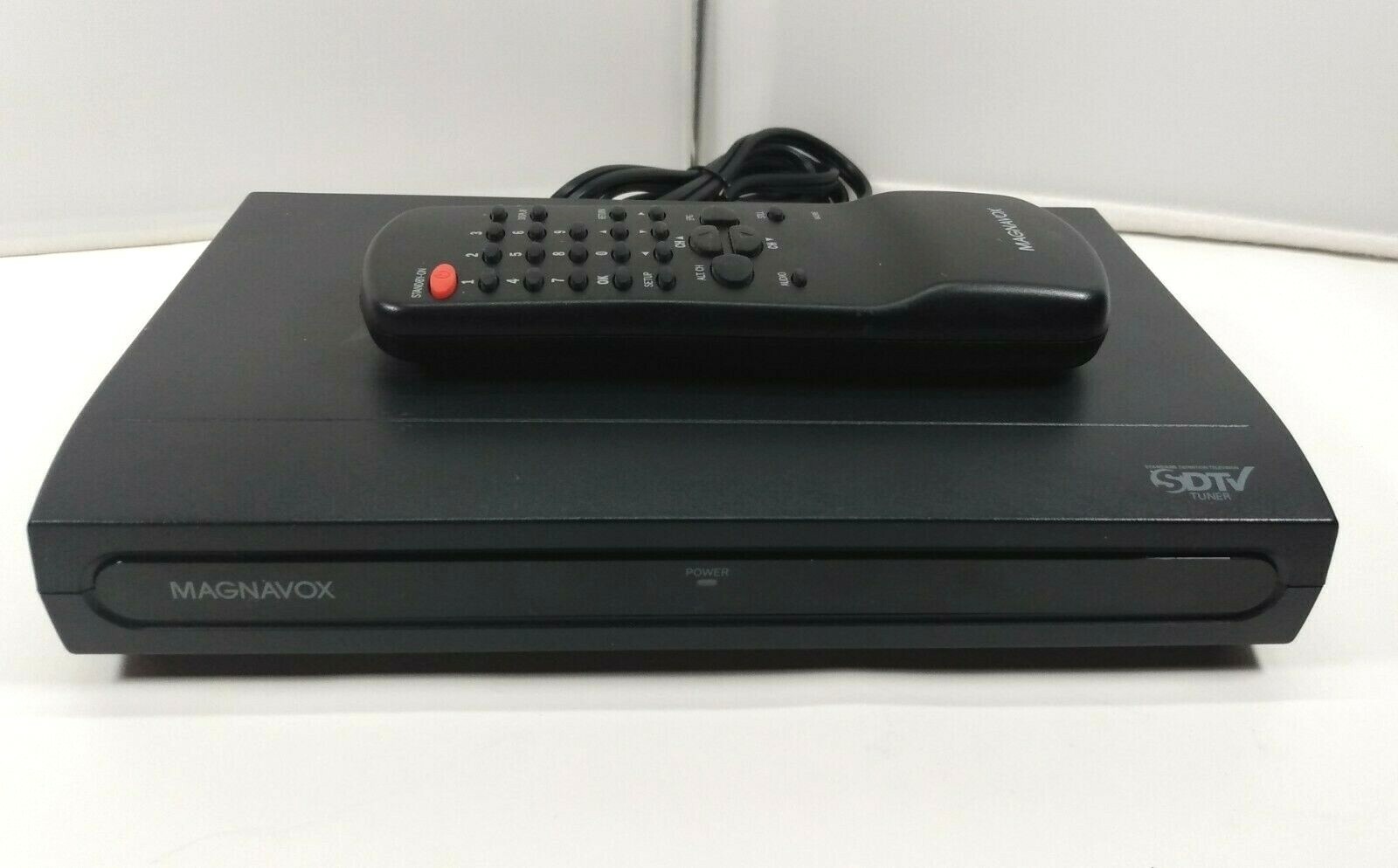 Magnavox DTV Digital to Analog TV Converter Box TB110MW9 With Remoteの