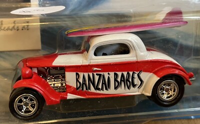 Johnny Lightning Surf Rods 1934 Ford Custom Banzai Babes 1:64 (07-18-28)