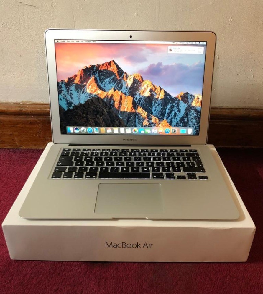 2017 MacBook Air 13" , 1.8 Ghz, 8 GB Ram, 128 GB SSD, New cond