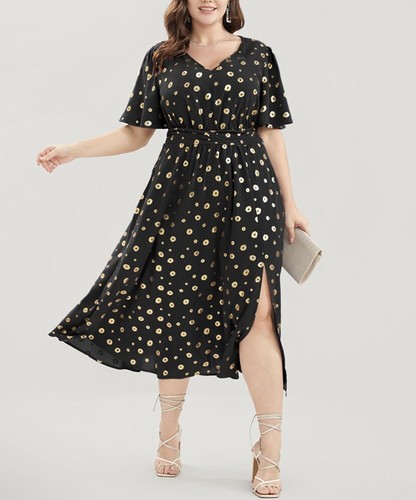 激安‼️未使用タグ付‼️ Tiered Floral Pleated Dress 新品未使用タグ付き】Tiered Floral Pleated Dress