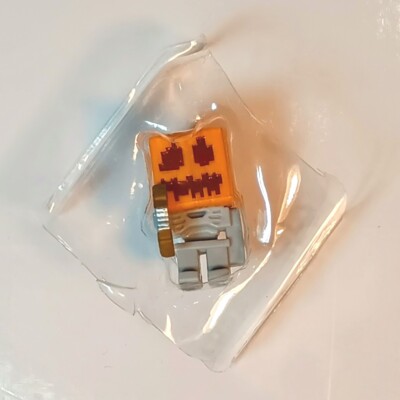 NEW ''Skeleton With Pumpkin Helmet'' Minecraft Obsidian Series 4 Mini-Figure
