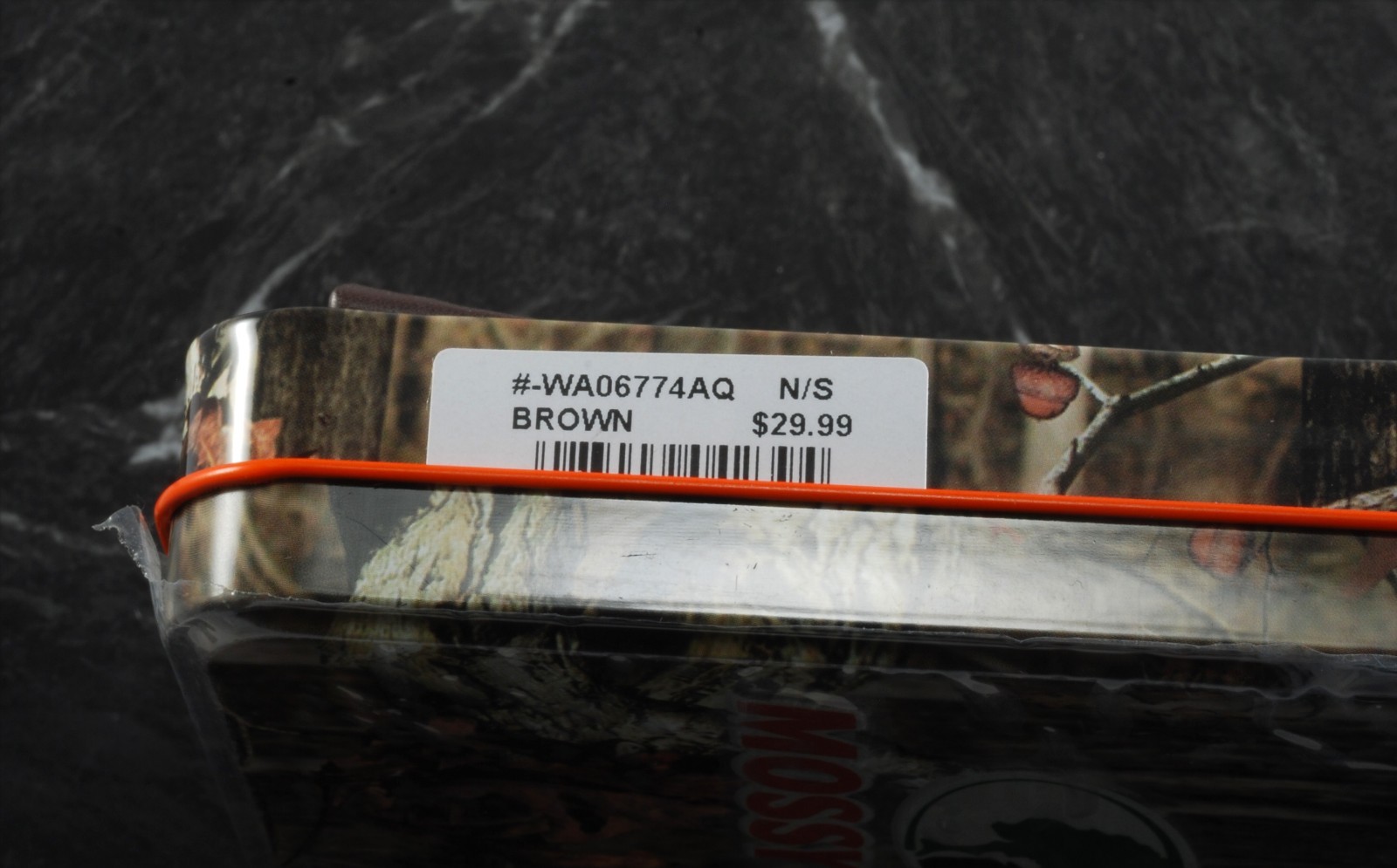 Mossy Oak Embossed Bi-Fold Two-Tone Leather Wallet & Engraved Key Chain in Tin