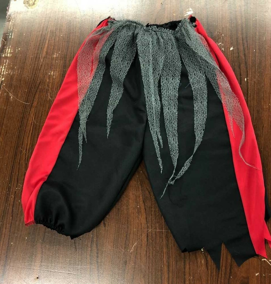 KIDS DEAD ZONE FOOTBALL PLAYER ZOMBIE COSTUME SIZE 14 (with defect)