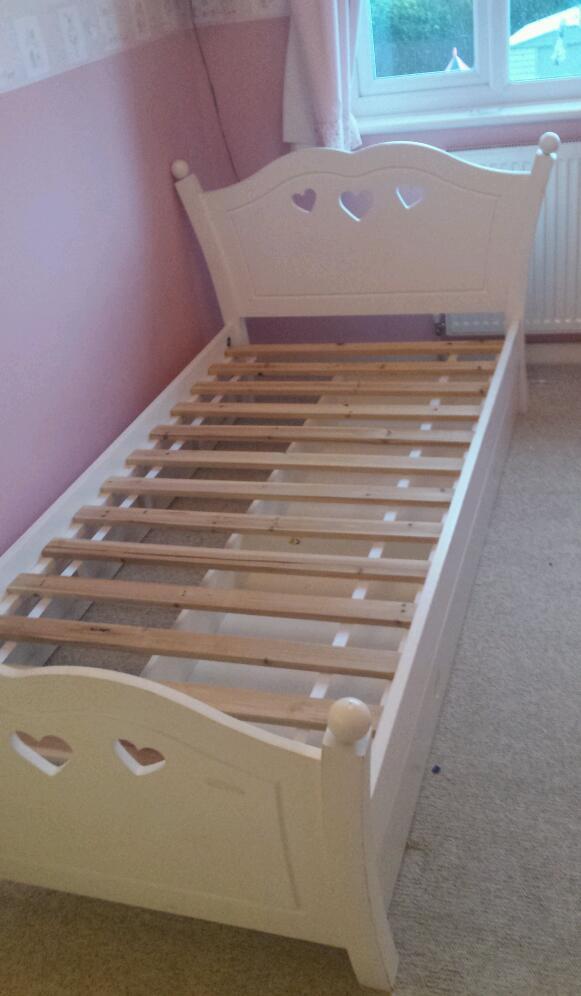 Girls white heart single bed frame with underbed draw in New Milton