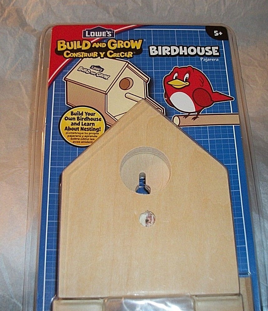 NIP Lowe's Build & Grow Wood Complete Craft Kit Your Own BIRDHOUSE Nesting Facts