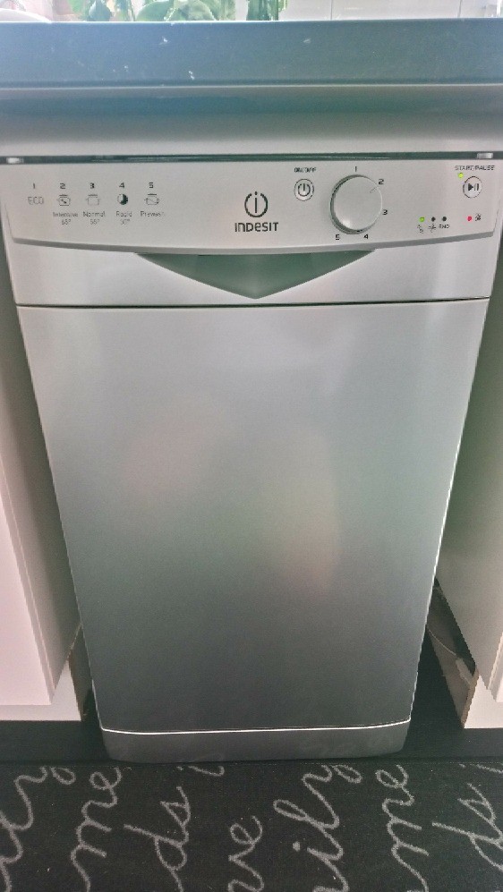 Slimline silver Indesit dishwasher in NewtonleWillows, Merseyside