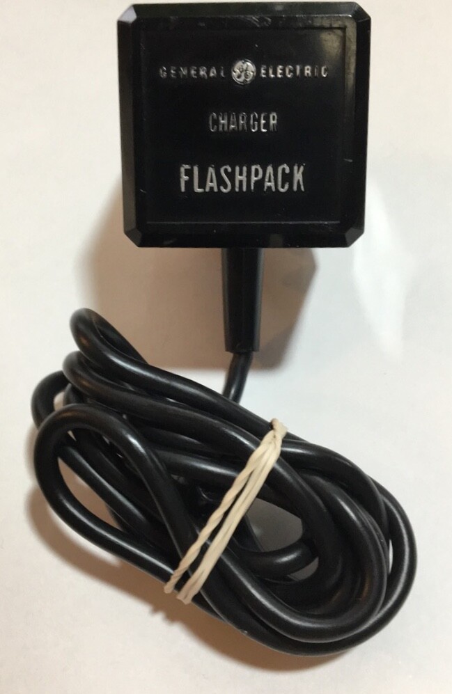 Flash Pack Electronic Flash for POLAROID Folding Pack Cameras and Most 33 MM Cam