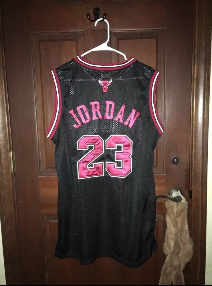 100% Authentic* Mens Adidas Sz 52 MICHAEL JORDAN Bulls NBA