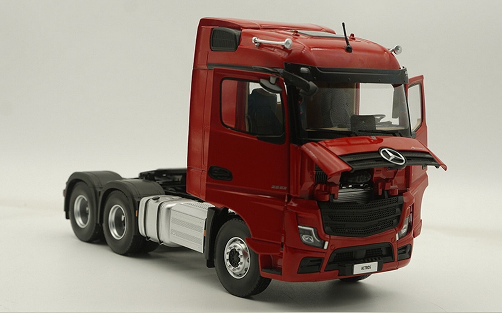 RC Coca-Cola仕様 メルセデスベンツトレーラーアクトロス（1/24） RC Coca-Cola仕様 メルセデスベンツトレーラーアクトロス（1⁄24