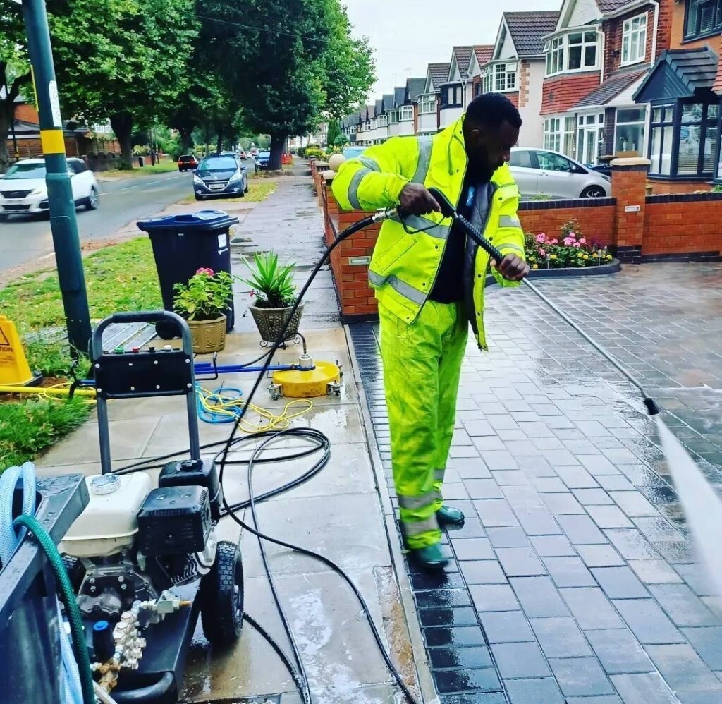 Garden Services/Grass Cutting/Window Cleaning/Gutter Cleaning/Jet Wash