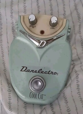 Danelectro  Cool Cat  Chorus Guitar Effects Pedal 90s 18v Version Full Size