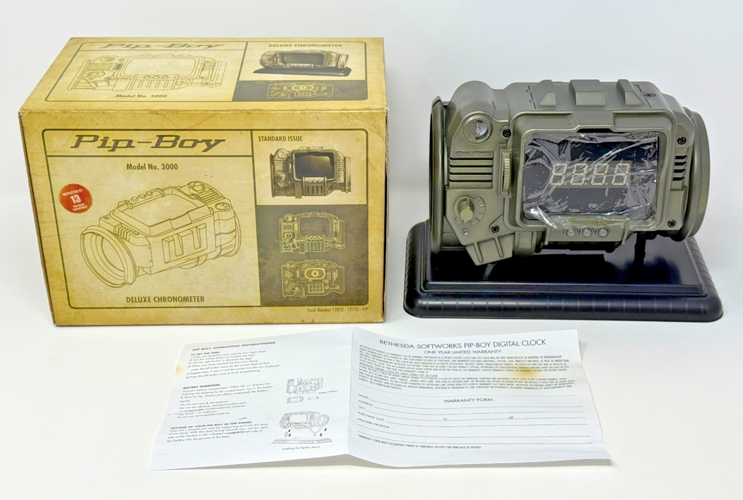 ゲームキャラクター fallout pipboy3000 Edition Fallout Series Pip-Boy Die Cast Replica | GameStop