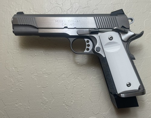 1911 .45 Wall Mount (L) - Low Profile Gun Rack - Pistol Display