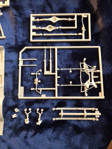 AMT/ERTL MUSCLE 1971 DODGE CHARGER R/T JUNKYARD -CHASSIS ONLY - NEW PARTS!