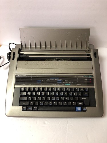 PANASONIC KX-R520 ELECTRONIC TYPEWRITER DUAL VOLTAGE (110V/220V) - Made in Japan