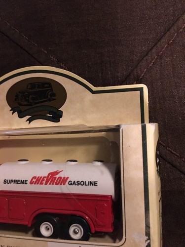 LLEDO CHEVRON COMMEMORATIVE SERIES CHEVRON 1937 SIX WHEEL REFINED OIL TRUCK