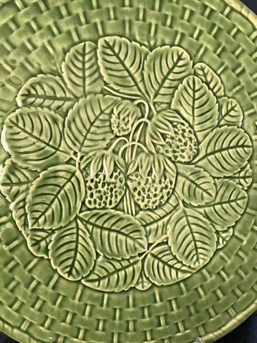 VTG BORDALLO PINHEIRO POTTERY CERAMIC Green Strawberry MAJOLICA Serving Platter