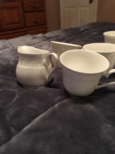 LOT OF LENOX  SNOWDRIFT CUPS(6) SAUCERS (2) AND CREAMER MINT FREE SHIPPING